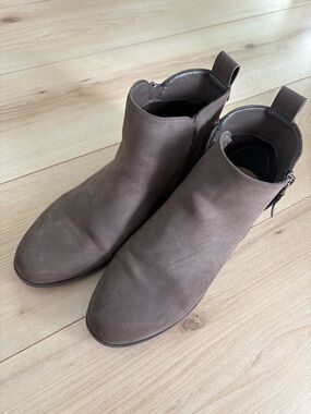 Maurice’s-Women's Brown Suede Ankle Boots - Sleek Zip Detail
